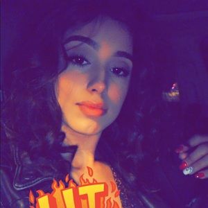 Meet your Posher, Izella